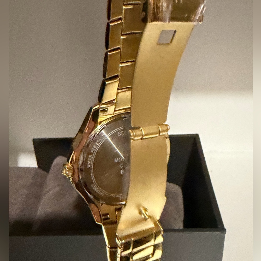 NWT Authentic Bulova Crystal and Gold Watch- never worn, beautiful in org box❤️ - Picture 10 of 15